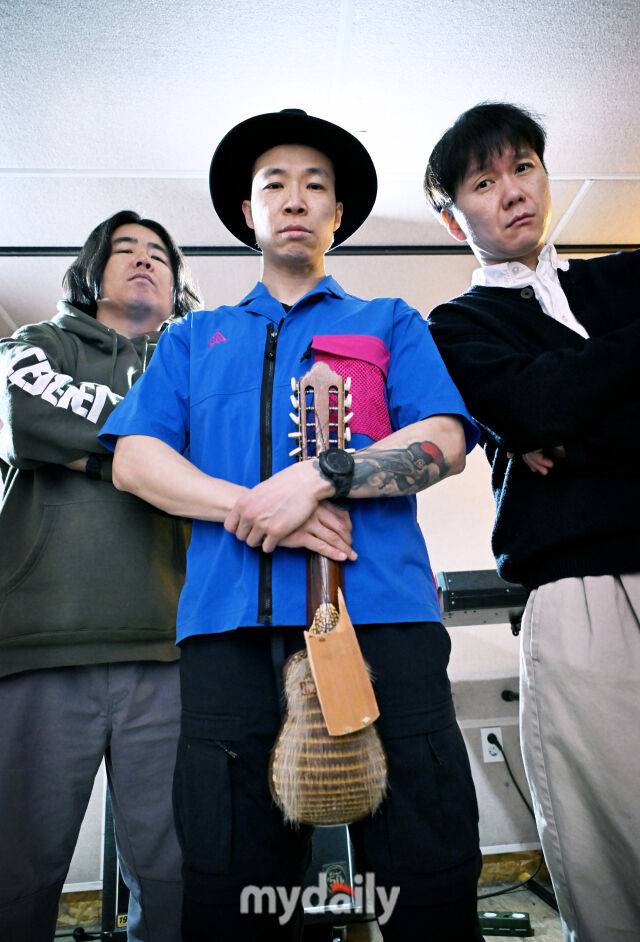 스카펑크 밴드 '레이지본' 안경순, 준다이, 임준규. /송일섭 기자