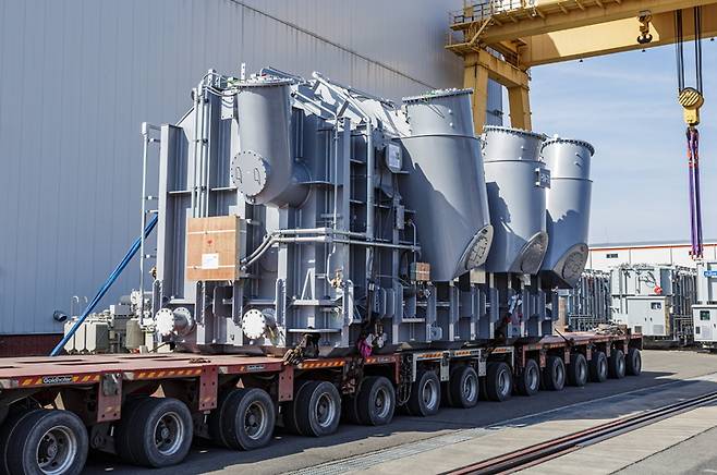 [세종=뉴시스] 루마니아 체르나보다 원전에 설치될 주변압기. (사진=한국수력원자력 제공) *재판매 및 DB 금지