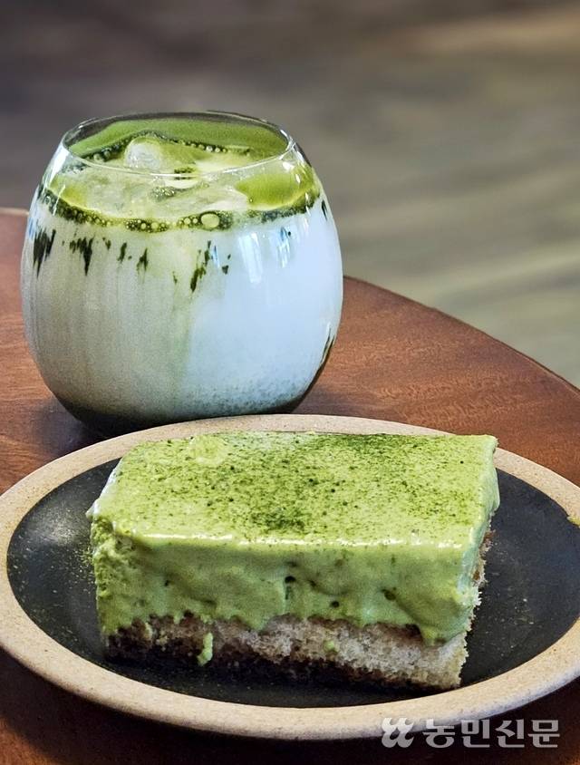 서울 명동과 역삼동 등에 지점을 둔 ‘가배도’의 말차 디저트. 쌉쌀한 말차향과 달콤한 맛이 조화를 이룬다.