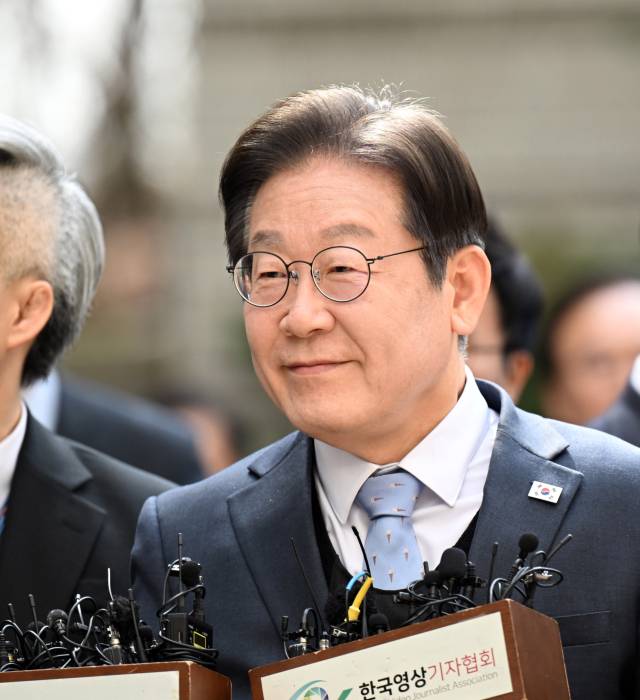 이재명 더불어민주당 대표가 26일 서울 서초구 서울고등법원에서 열린 공직선거법 위반 혐의 항소심 선고 공판에 출석하고 있다. 연합뉴스