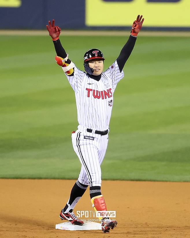 ▲ LG는 '박해민 효과'를 톡톡히 누렸다. 박해민은 지난 2023년 KT와의 한국시리즈에서 그림 같은 호수비 퍼레이드로 "역시 큰 경기에는 수비가 가장 중요하다"라는 격언을 다시 한번 증명했다. 당시 LG는 4승 1패를 거두고 무려 29년 만에 통합 우승을 차지하면서 '한풀이'를 할 수 있었다. ⓒ곽혜미 기자