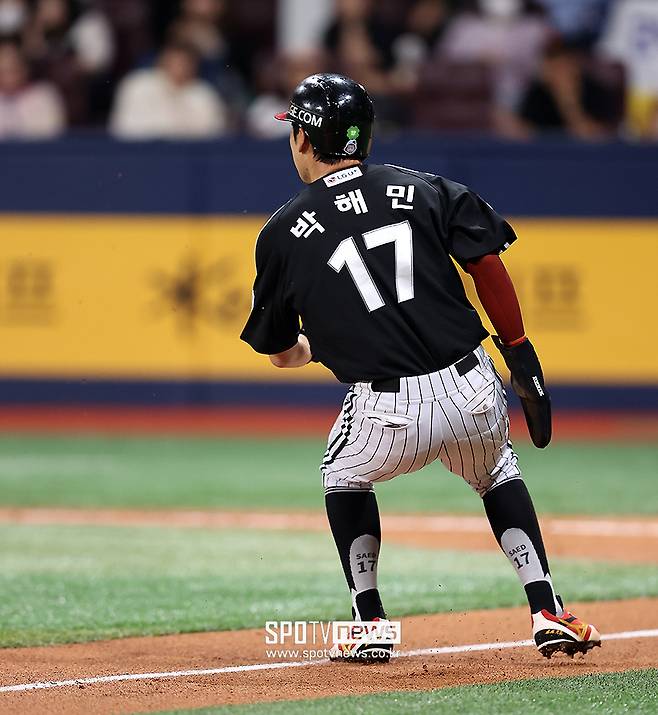 ▲ 어느덧 LG와 박해민의 FA 계약도 마지막 시즌을 맞고 있다. 박해민은 LG 입단 후 3년 연속 전 경기 출장이라는 어마어마한 기록을 남기고 있다. 박해민의 호수비를 보면 왜 그가 144경기에 모두 나서는지 고개가 절로 끄덕여진다. ⓒ곽혜미 기자