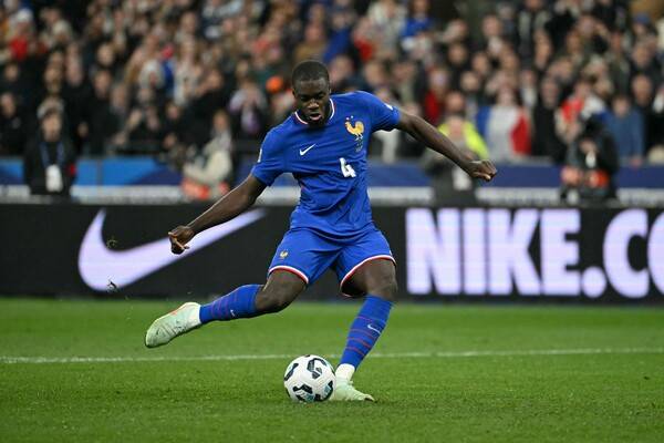 ▲ 김민재의 수비 파트너인 다요 우파메카노도 프랑스 대표팀에 차출 됐지만, 역시 부상을 안고 복귀했다고 한다. ⓒ연합뉴스/AFP/REUTERS