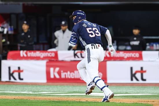 두산 베어스가 26일 수원 KT전에서 3대 2로 승리하면서 개막 3연패에서 탈출했다. 두산 베어스