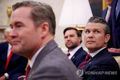 對후티공격 '민간 메신저 논의' 참여한 美 수뇌부 [AFP 연합뉴스 자료사진 재판매 및 DB금지] 왼쪽부터 마이크 왈츠 국가안보보좌관, JD밴스 부통령, 피트 헤그세스 국방장관