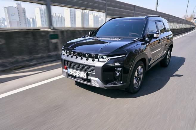 주행 중인 토레스 하이브리드. 사진=KG모빌리티