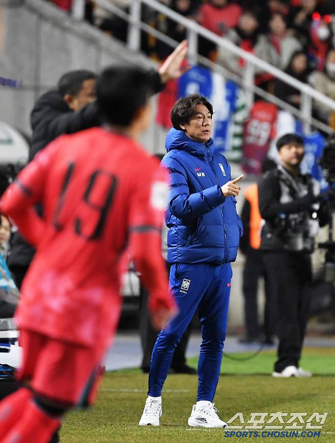 25일 수원월드컵경기장 열린 2026 FIFA 북중미 월드컵 아시아지역 3차 예선 대한민국과 요르단의 경기. 홍명보 감독이 경기를 지켜보고 있다. 수원=박재만 기자 pjm@sportschosun.com/2025.03.25/