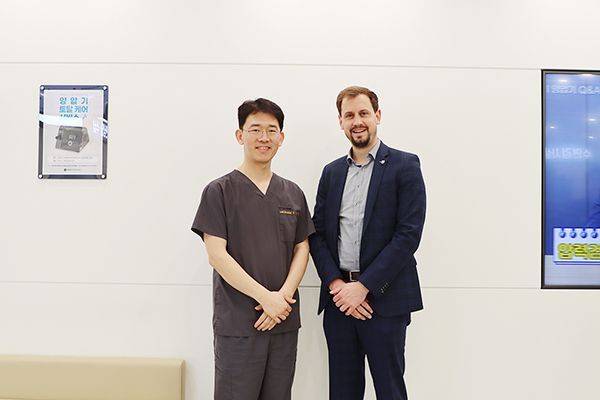 강북보아스이비인후과 이철희 대표 원장과 독일 로벤스타인사 CEO