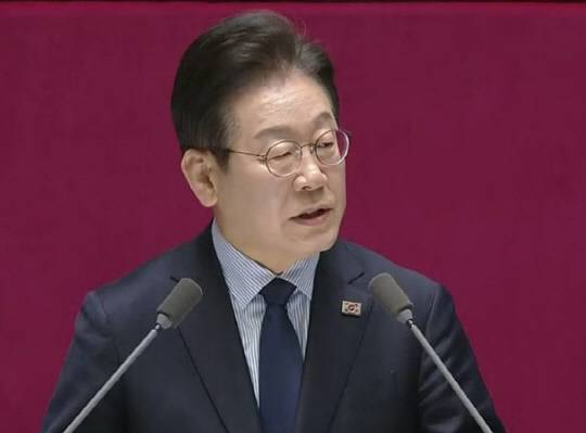 이재명 더불어민주당 대표가 지난달 10일 국회 본회의에서 교섭단체 대표연설을 하고있다. 연합뉴스