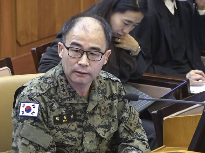 곽종근 전 육군 특수전사령관이 지난 2월6일 서울 종로구 헌법재판소에서 열린 윤석열 대통령 탄핵 심판 6차 변론에 증인으로 출석해 피청구인인 윤 대통령 측 대리인들의 질문에 답하고 있다. 연합뉴스