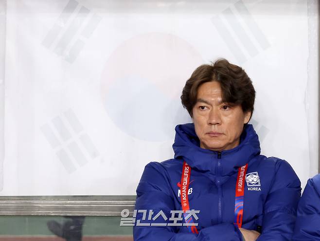 2026 FIFA 북중미 월드컵 아시아지역 3차 예선 B조 조별리그 7차전 대한민국과 오만의 경기가 20일 오후 경기 고양시 고양종합운동장에서 열렸다. 경기 전 홍명보 감독이 벤치에 앉아 있다. 고양=김민규 기자 mgkim1@edaily.co.kr /2025.03.20/