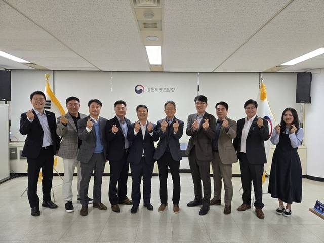 ▲ 강원조달청(청장 이경원)은 27일 청내 회의실에서 대한건설협회 강원도회(회장 최상순)와 지역 건설산업 활성화를 위한 간담회를 실시했다.
