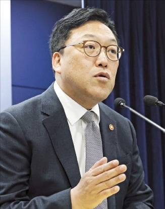 김병환 금융위원장이 26일 정부서울청사에서 열린 기자간담회에서 발언하고 있다. /뉴스1