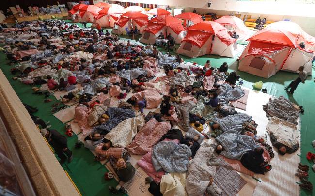 방염포 감은 대전사　   27일 경북 청송군 주왕산면 대전사 삼층석탑과 보광전이 산불 피해를 막기 위해 설치된 대형 방염포로 감싸여 있다.   연합뉴스