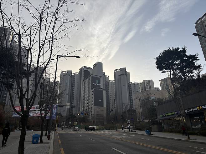 26일 서울 마포구 아현동 ‘마포래미안푸르지오’ 3단지 전경. [정주원 기자]