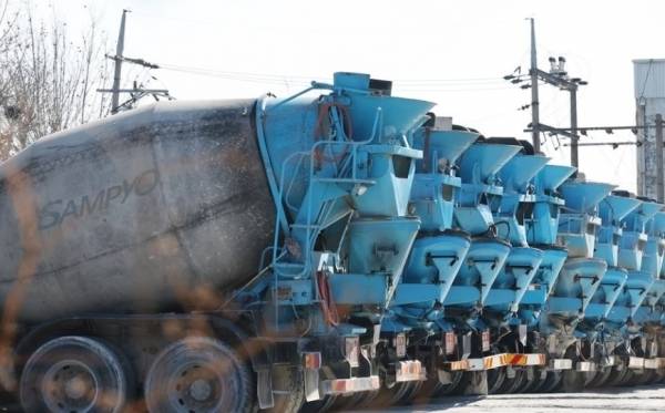 출하를 기다리는 삼표 레미콘 차량들  [연합]