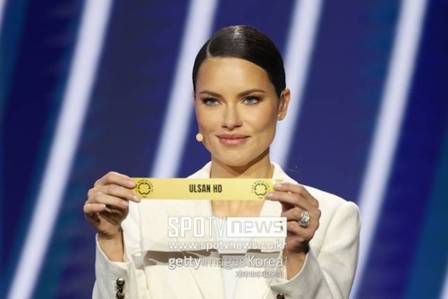 ▲&nbsp;새로워진 클럽월드컵은 국가대항전인 월드컵처럼 규모를 키웠다. 이전까지는 매년 각 대륙 클럽대항전 우승팀과 개최국 등 7개 팀만 나서는 수준이었으나, 올해부터 32개팀으로 확대됐다. 개최 주기도 월드컵과 같이 4년으로 개편됐다.