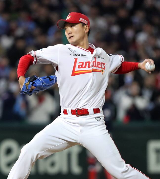 김건우가 역투하고 있다. /사진=SSG 랜더스 제공