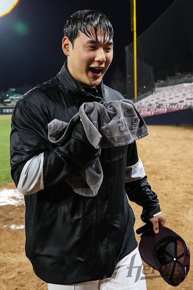 기분 좋게 프로 데뷔전을 마무리한 키움 정현우 [키움 히어로즈 제공. 재판매 및 DB 금지]