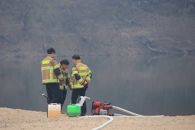 낙동강에 설치된 동력소방펌프 [촬영 황수빈]