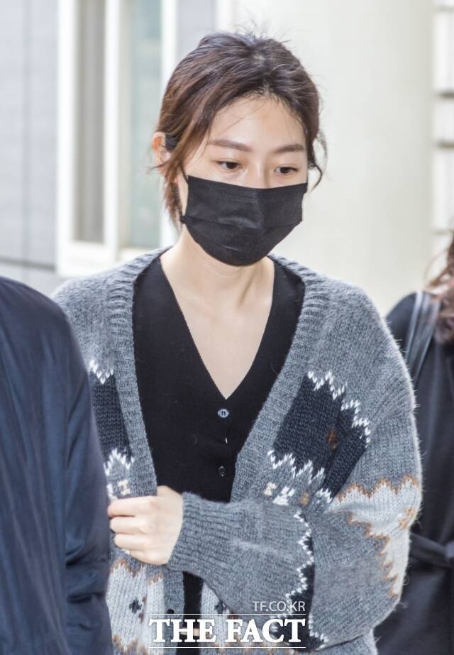 이번주에도 고 김새론을 둘러싼 김수현 논란이 계속됐다. 온갖 추측과 억측이 난무하고 있고, 뭐가 진실인지 뒤죽박죽인 가운데, 유족 측은 27일 오후 기자회견을 갖고 "유족 측에 대한 과도한 비난 뿐 아니라 김수현에 대한 과도한 비난도 자제해달라"는 뜻을 전했다. /더팩트 DB