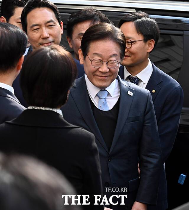 이재명 더불어민주당 대표의 공직선거법 사건 2심에서 무죄를 선고받은 뒤 발표된 여론조사에서 민주당의 정당 지지율은 41%로 국민의힘을 오차범위 밖에서 앞서는 것으로 나타났다. /사진공동취재단