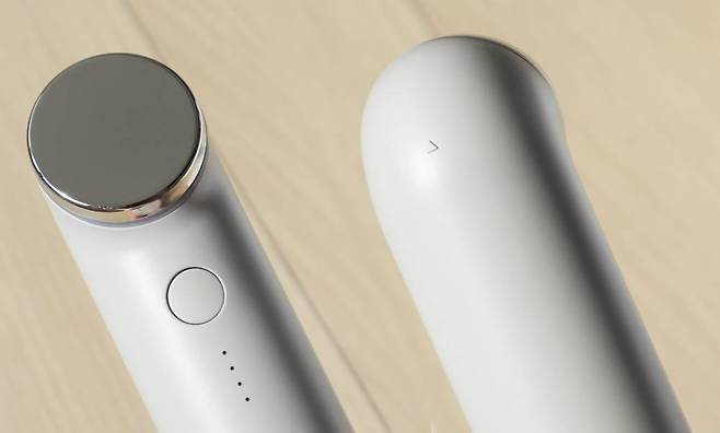 더 글로우는 피부에 과도한 자극을 주지 않도록 하루 12분 내외로 사용하는 게 좋다 / 출처=IT동아