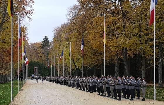 1918년 독일이 항복한 이른바 '휴전 협정의 숲'에서 열린 제1차 세계대전 종전 100주년 기념식에 참석한 독불여단. 그야말로 격세지감이라 할 수 있다. 위키피디아