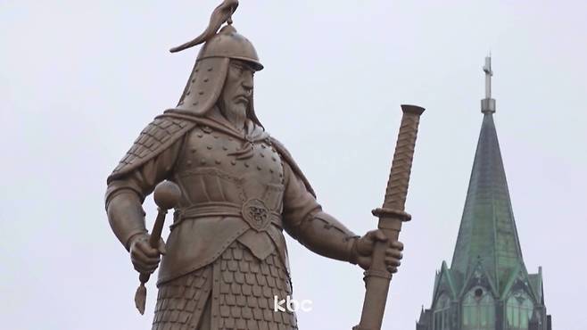 ▲ 이순신 장군 동상