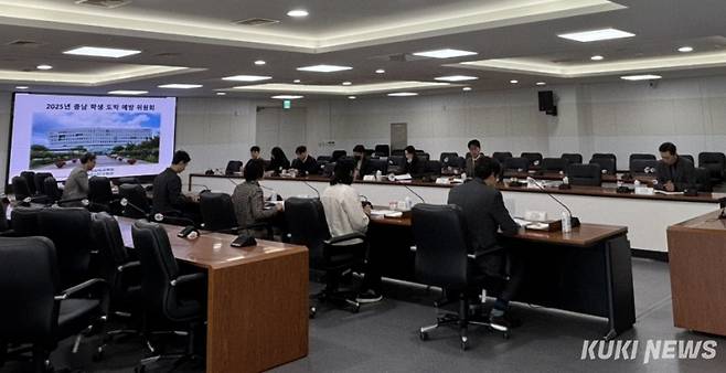 충남교육청은 28일 도교육청에서 학생을 유해 환경으로부터 보호하고 건강한 사회 구성원으로 성장할 수 있도록 지원하기 위한 ‘2025 충남 학생 도박 예방교육 위원회’를 개최했다.&nbsp;