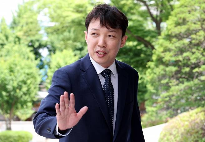 이정섭 검사가 지난해 5월 서울 종로구 헌법재판소 대심판정에서 열린 자신의 탄핵 심판 2차 변론기일에 출석하고 있다. 뉴시스