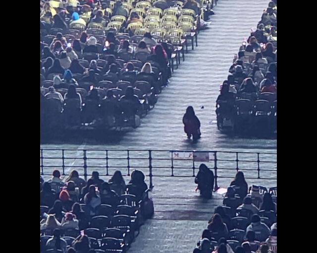 세븐틴의 공연 좌석이 많이 비어있다. / 온라인 커뮤니티 캡처