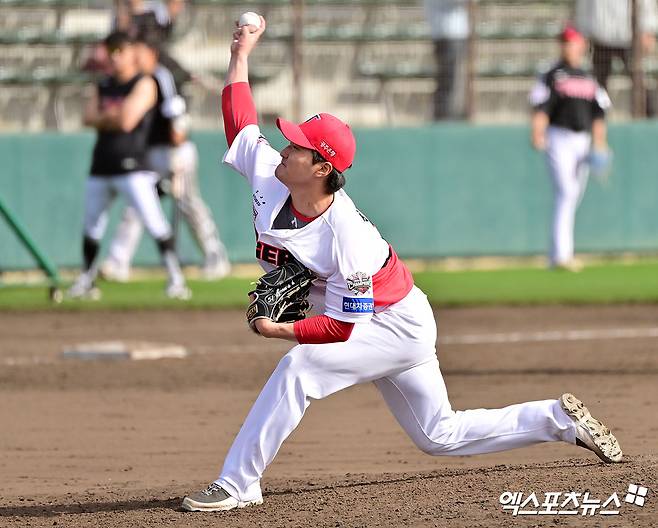 27일 오후 일본 오키나와 킨 구장에서 열린 LG 트윈스와 KIA 타이거즈의 연습경기, 9회초 KIA 전상현이 공을 힘차게 던지고 있다. 엑스포츠뉴스 DB