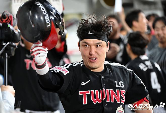 LG 포수 박동원은 28일 창원 NC파크에서 열린 '2025 신한 SOL Bank KBO 리그' NC와 정규시즌 1차전에서 5번타자 포수로 선발 출전했다. 2-2 팽팽한 승부가 펼쳐졌던 7회초 1타점 적시타를 치는 등 이날 총 3안타로 공격에 활력을 불어넣었다. 엑스포츠뉴스 DB