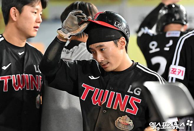 LG 내야수 신민재는 28일 창원 NC파크에서 열린 '2025 신한 SOL Bank KBO 리그' NC와 정규시즌 1차전에서 9번타자 2루수로 선발 출전했다. 팀이 5-4로 앞선 9회초 2타점 적시타로 승리에 쐐기를 박는 등 멀티히트와 3타점으로 팀 승리에 보탬이 됐다. 엑스포츠뉴스 DB