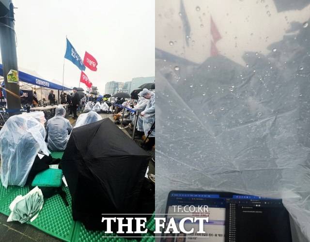 비가 내린 27일 오전 서울 광화문광장에 설치된 민주당 천막당사에서 최고위원회의가 열렸다. 현장에 취재 온 기자들은 우의로 몸을 가렸다. /김세정 기자