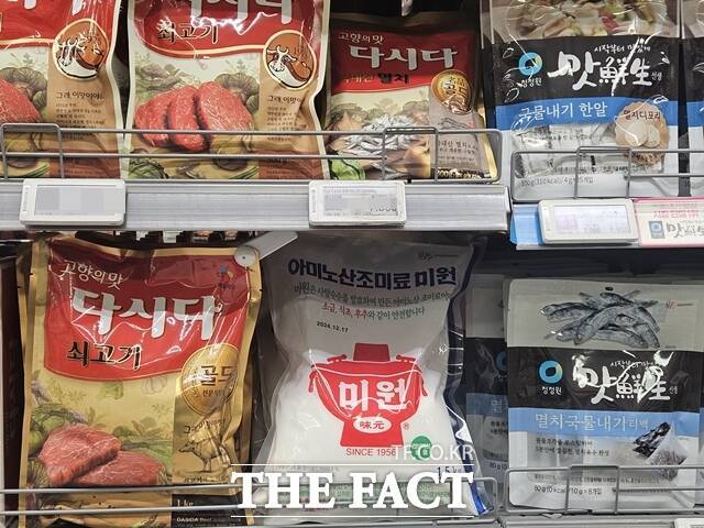 28일 서울시 구로구 이마트 신도림점 조미료 코너에 대상 '미원', CJ제일제당 '다시다' 등 MSG를 기반으로 한 조미료들이 진열돼 있다. /우지수 기자