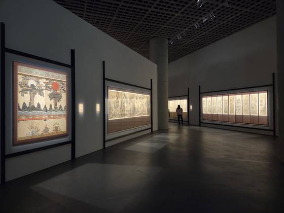 서울 용산구 아모레퍼시픽미술관에서 3월 27일 개막한 '조선민화전' 전시 전경. 문소영 기자