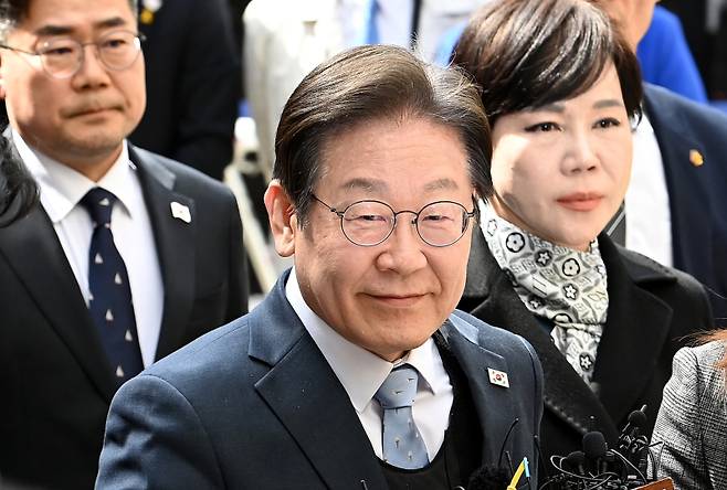 이재명 더불어민주당 대표가 26일 서울 서초구 서울고등법원에서 열린 공직선거법 위반 혐의 항소심 선고 공판에 출석하고 있다. 사진공동취재단