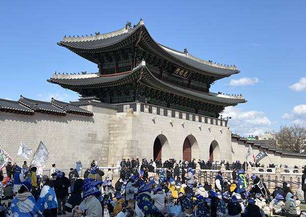29일 서울 도심에서 윤석열 대통령의 탄핵을 촉구하는 집회가 열리고 있다. 연합뉴스&nbsp;