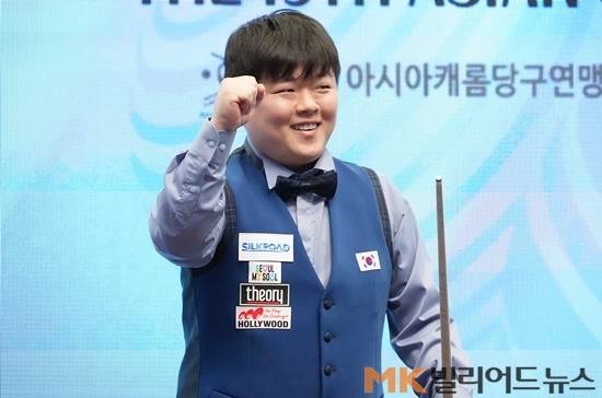 조명우가 28일 밤 강원도 양구 청춘체육관에서 열린 ‘제13회 아시아캐롬선수권’ 남자3쿠션 결승서 김준태에 완승을 거두며 2년만에 아시아3쿠션 정상에 복귀했다.