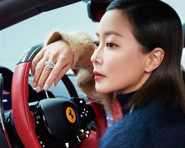 김희선의 과거 이야기가 눈길을 끌고 있다. / 김희선 SNS 캡처