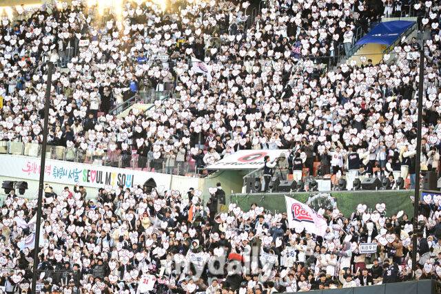 2025년 3월 29일 오후 서울 잠실구장에서 진행된 '2025 신한 SOL뱅크 KBO 리그' 삼성 라이온즈와 두산 베어스의 경기가 매진됐다./잠실 = 유진형 기자