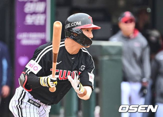 [OSEN=부산, 이석우 기자] LG 트윈스 신민재 126 2025.03.10 / foto0307@osen.co.kr