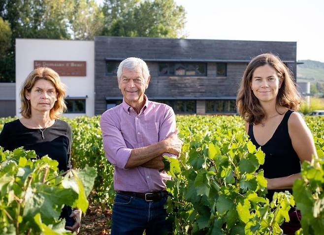 르 도멘 당리 미셀 라로슈(가운데)와 두딸 마고, 세실.