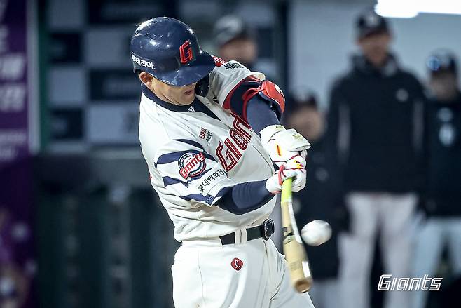 롯데 자이언츠 베테랑 타자 김민성이 28일 부산 사직야구장에서 열린 2025 신한 SOL Bank KBO리그 KT 위즈와의 팀 간 1차전에서 멀티 히트를 기록, 좋은 타격감을 보여줬다. 사진 롯데 자이언츠
