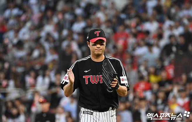 LG 투수 백승현은 28일 NC파크에서 열린 '2025 신한 SOL Bank KBO 리그' NC와 정규시즌 1차전에서 7회말 구원 등판했다. 7회말 1사 1,2루 위기를 지우는 등 ⅔이닝 무실점으로 활약. 승리 투수가 됐다. 엑스포츠뉴스 DB