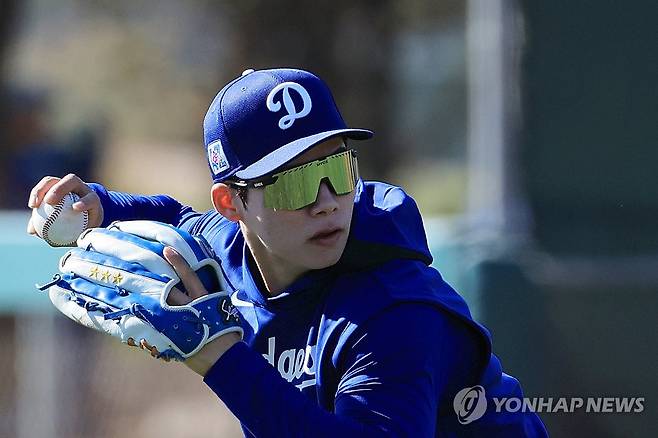 2루수 자리서 내야 수비 훈련하는 김혜성 [연합뉴스 자료사진]