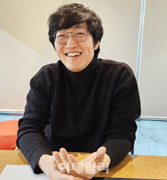 백승민 리보틱스 대표가 서울 마포구 IBK창공 마포센터에서 이데일리와 인터뷰를 하며 사명 변경과 자사 경영 및 기술에 대해 설명하고 있다.(사진=김범준 기자)