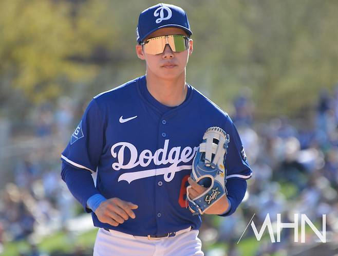 (2025 다저스 스프링캠프에서 김혜성이 수비훈련을 하고 있다)